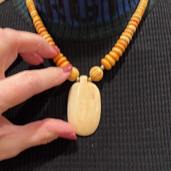 Necklace 1990’s faux ivory/bone needed. 18” - Picture 2 of 6